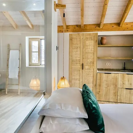 &tales Collection - With Service And Breakfast