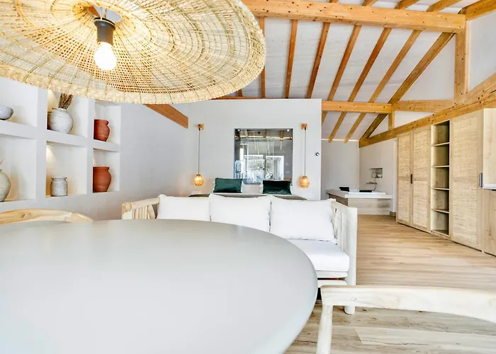 &tales Collection - With Service And Breakfast